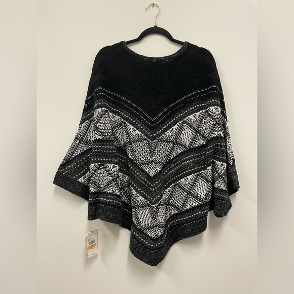 Democracy Women’s Poncho V-Neck Boho Print Pullover Sweater. Size - Small - Picture 2 of 6
